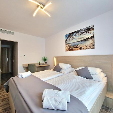 Hotel Crystal Kosice Bagian luar foto
