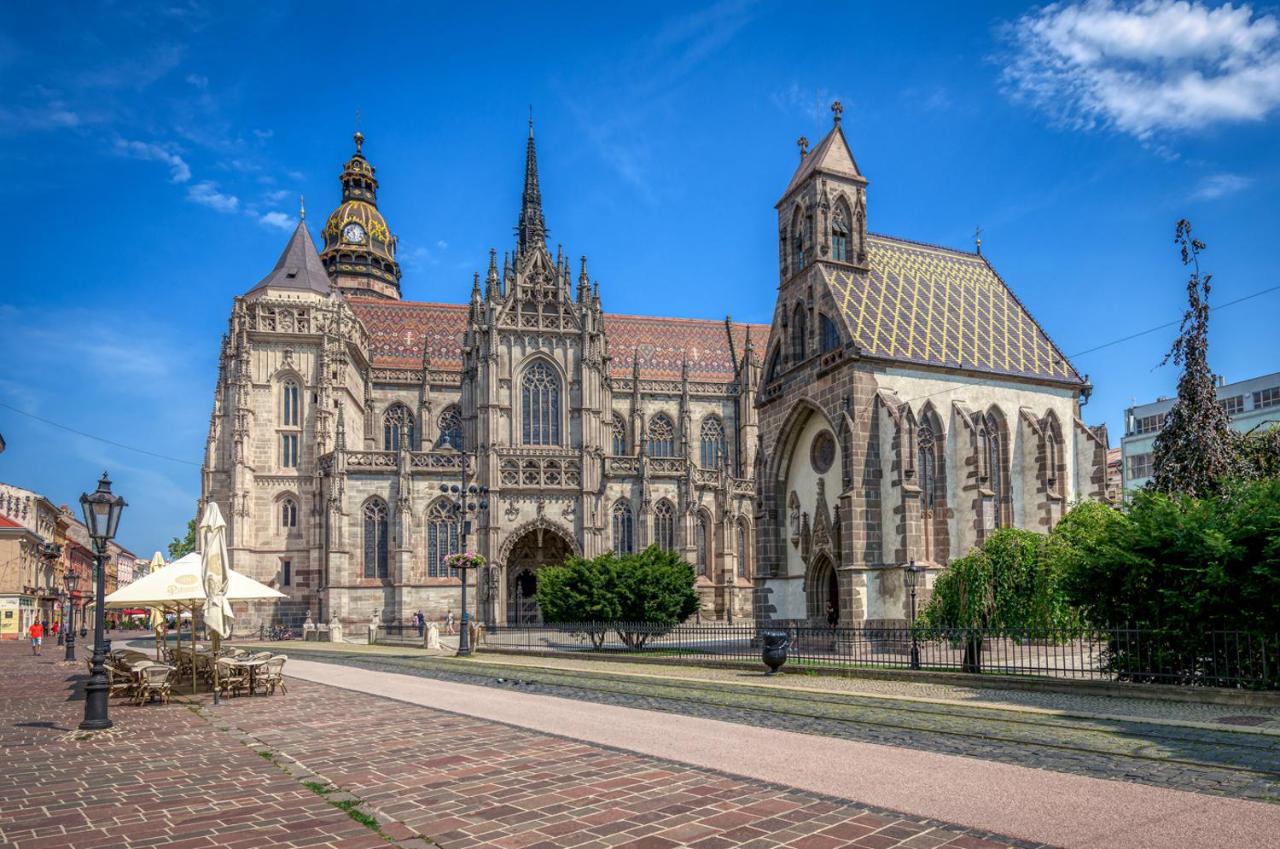 Hotel Crystal Kosice Bagian luar foto