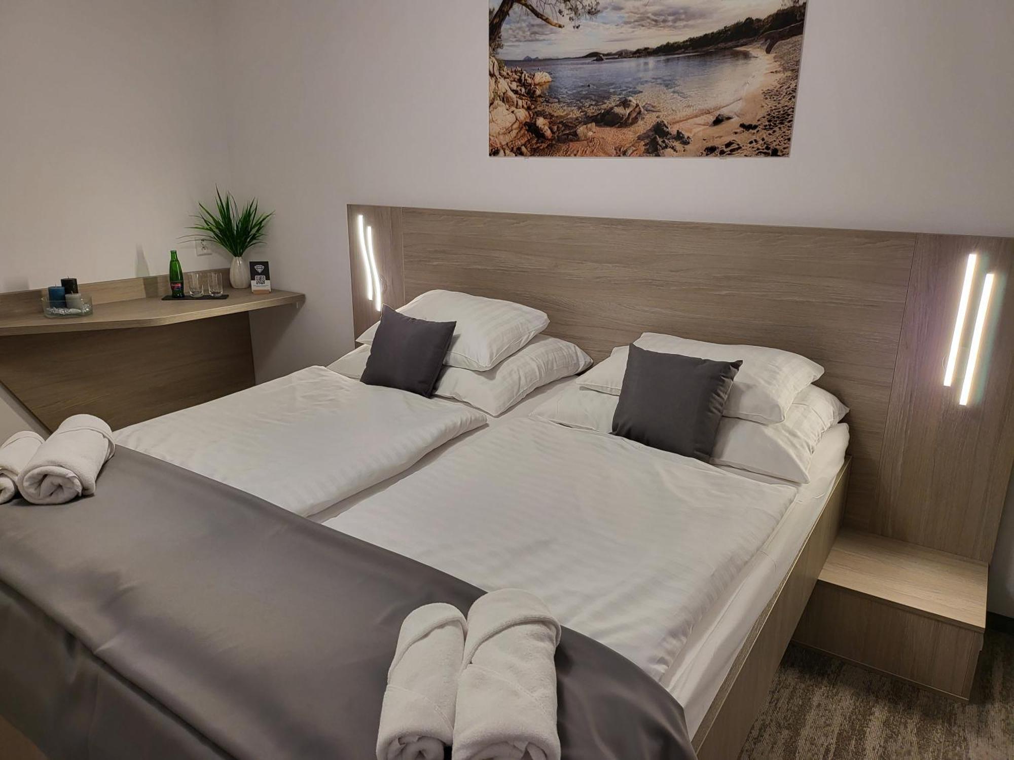 Hotel Crystal Kosice Bagian luar foto