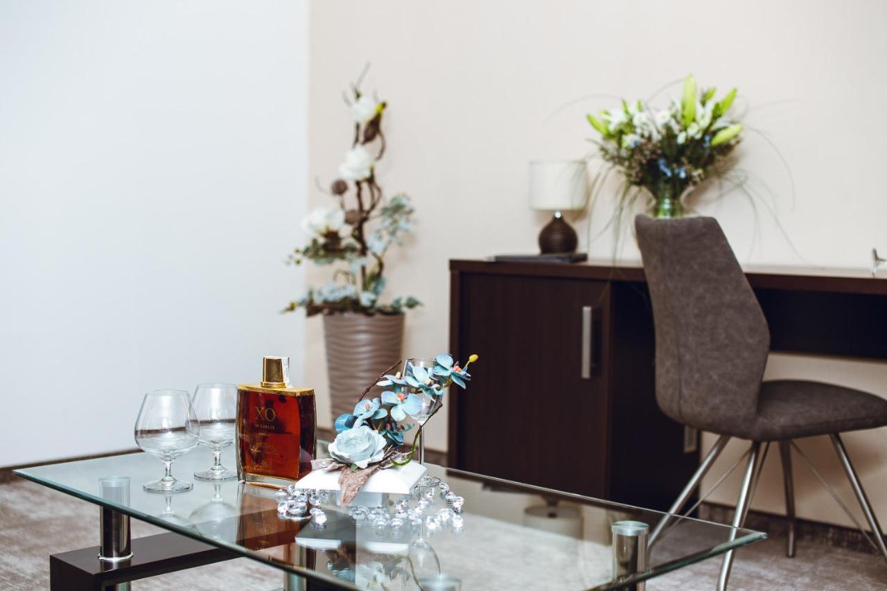 Hotel Crystal Kosice Bagian luar foto