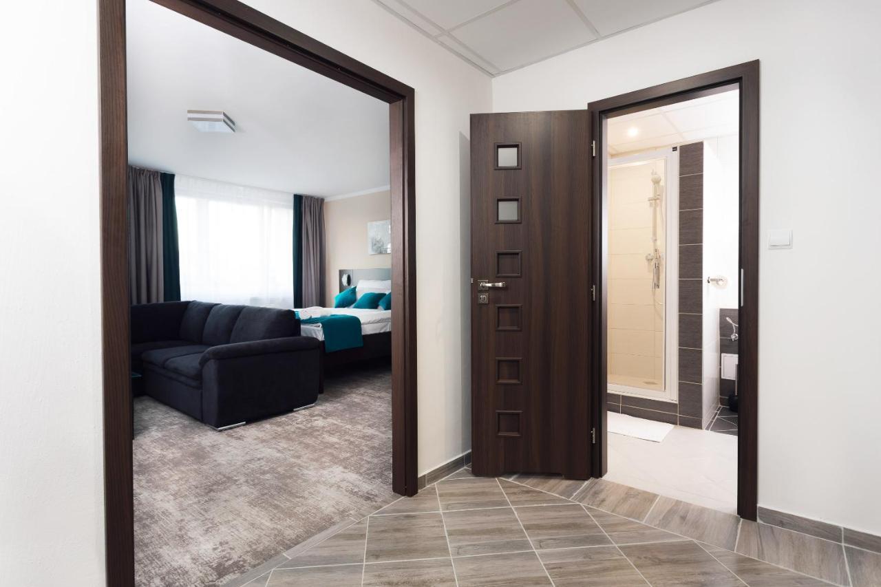 Hotel Crystal Kosice Bagian luar foto