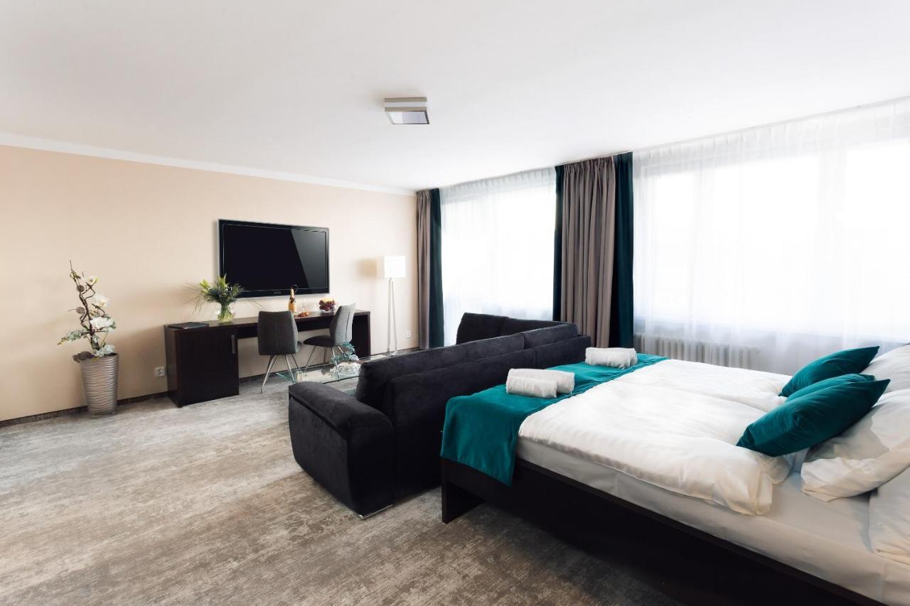 Hotel Crystal Kosice Bagian luar foto