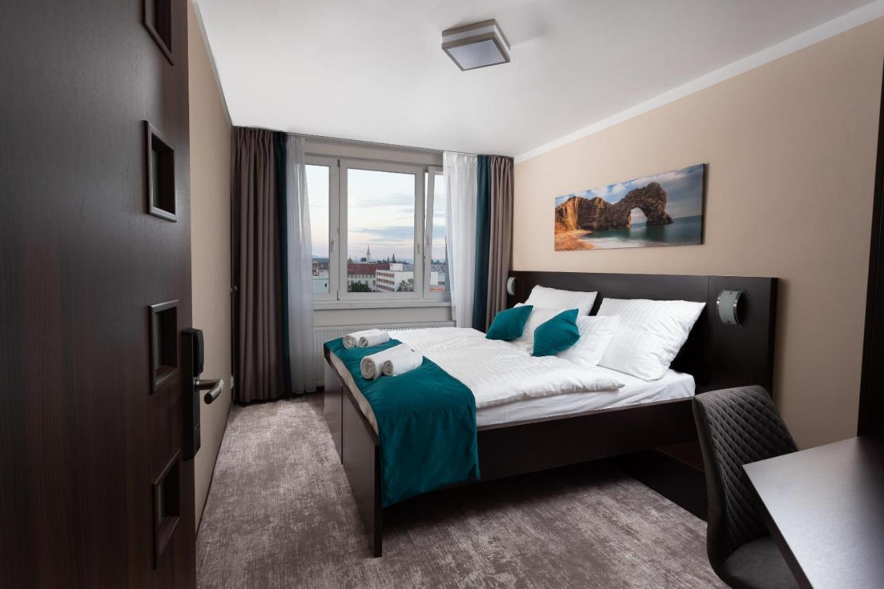 Hotel Crystal Kosice Bagian luar foto