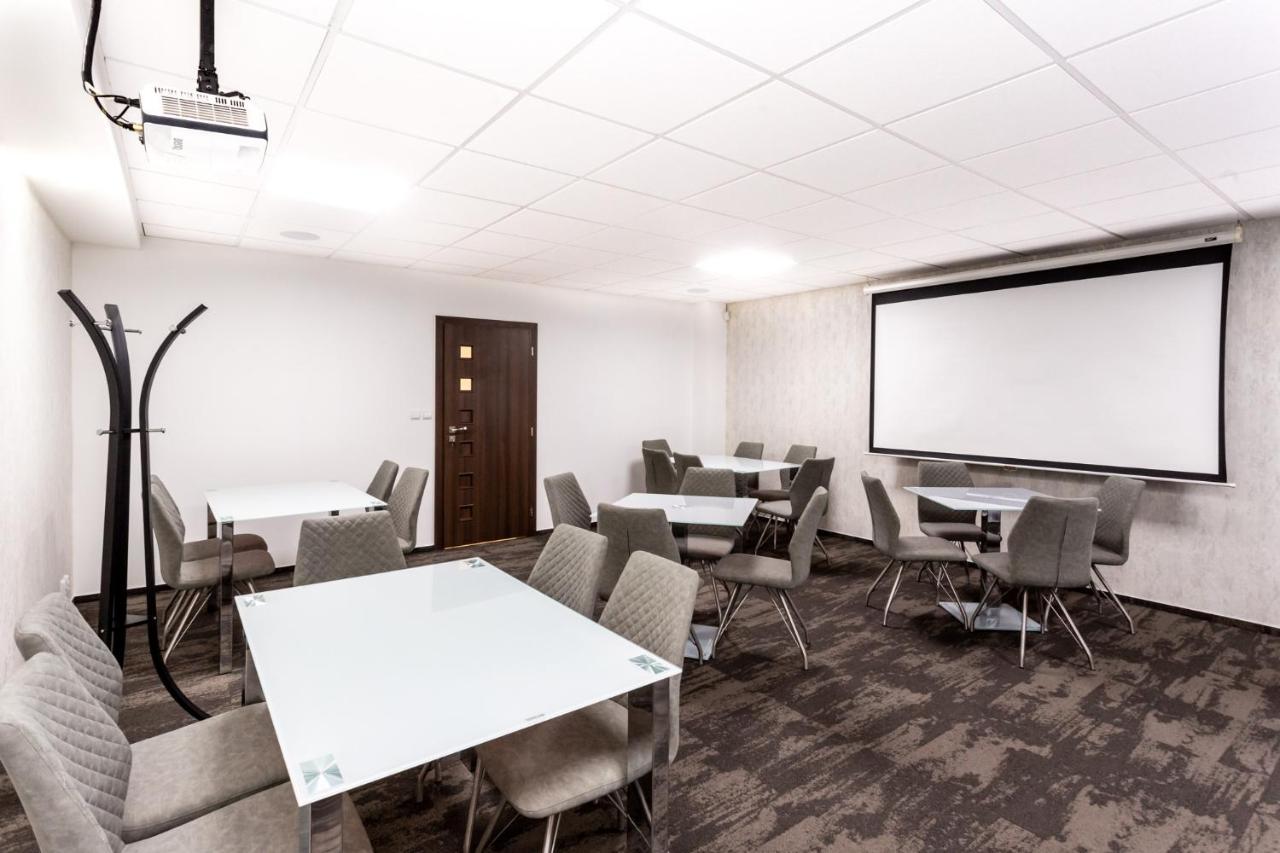 Hotel Crystal Kosice Bagian luar foto